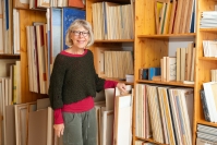 Elke Weickelt in ihren Atelier, 2024, Foto: Dorothea Burkhardt